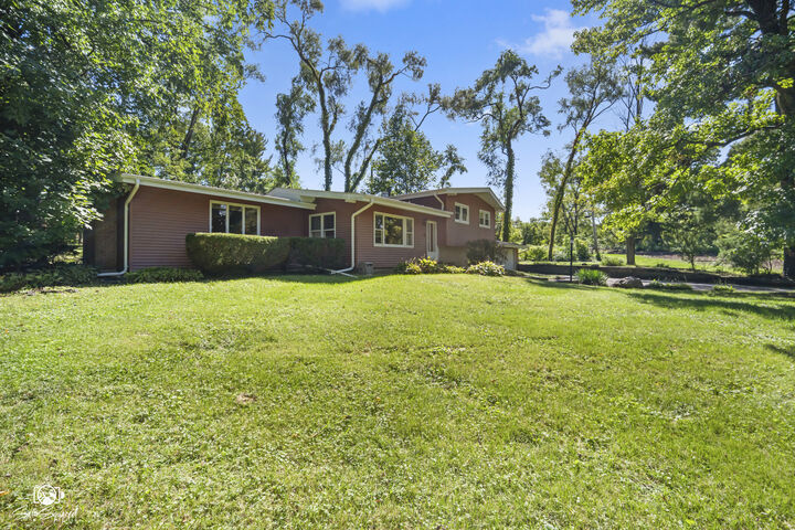 Property Photo:  162 Barbara Lane  IL 60451 