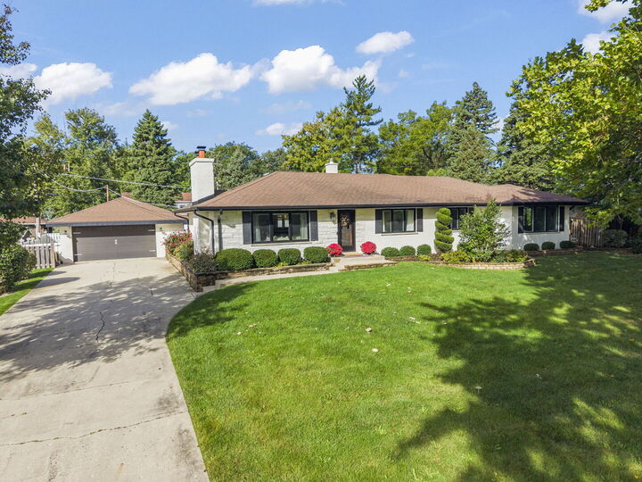 Property Photo: 390 S Kenilworth Avenue IL 60137