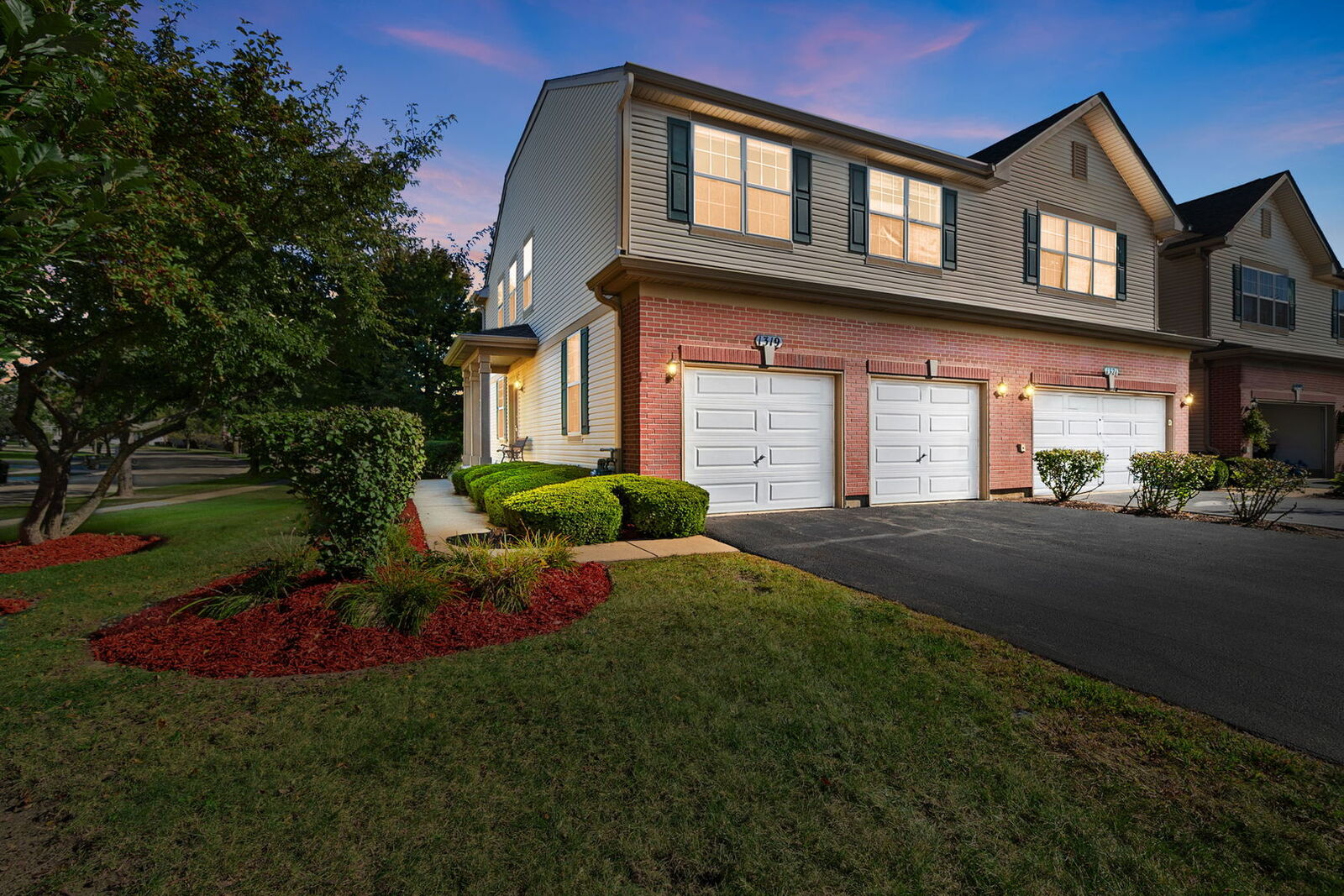 Property Photo: 1319 W Crane View Court IL 60073