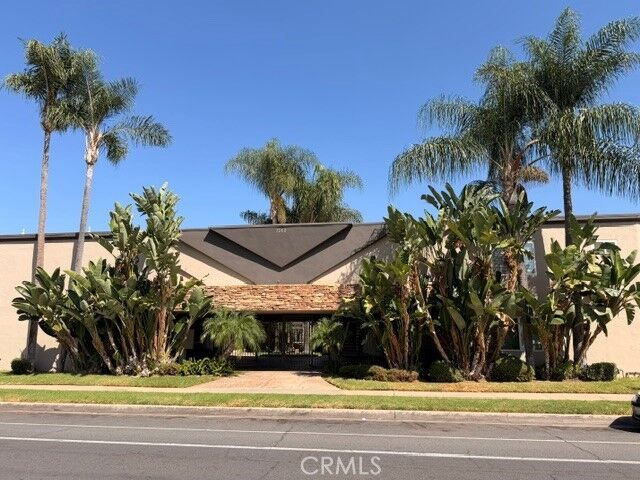 Photo of 1160 E Lexington Avenue 17