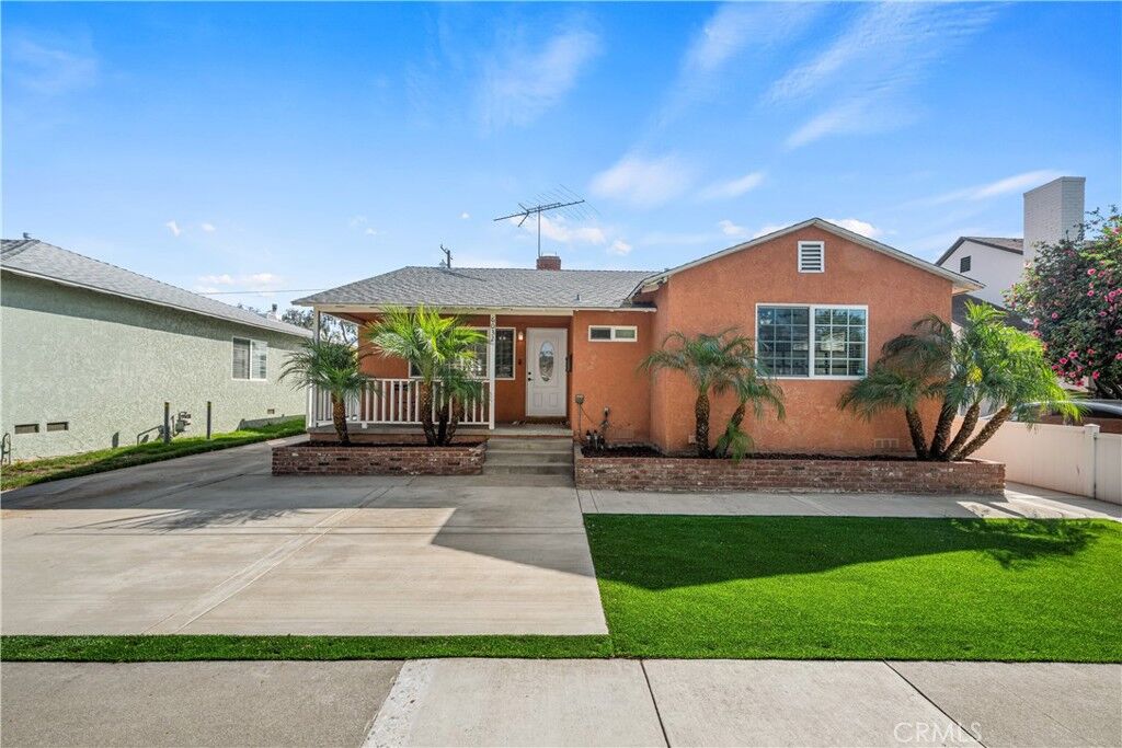 Property Photo:  6032 Oliva  CA 90712 