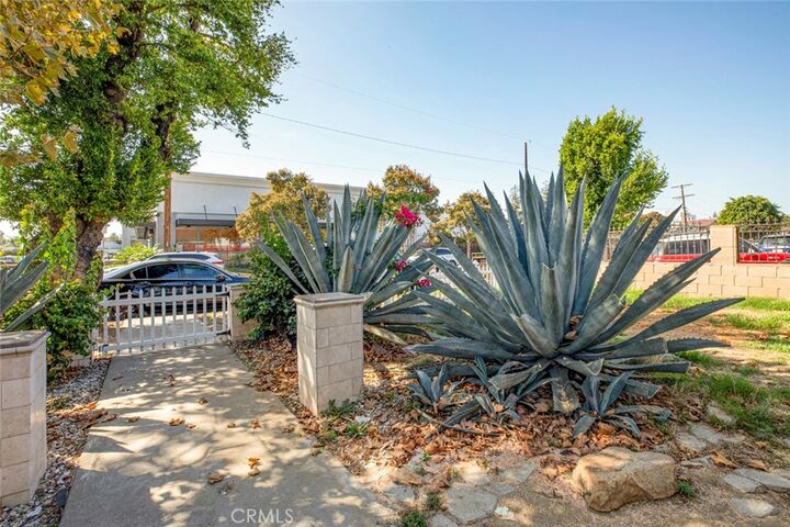 Property Photo:  14537 Wyandotte  CA 91405 