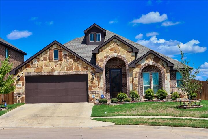 Property Photo: 4100 Snowberry Lane TX 76036