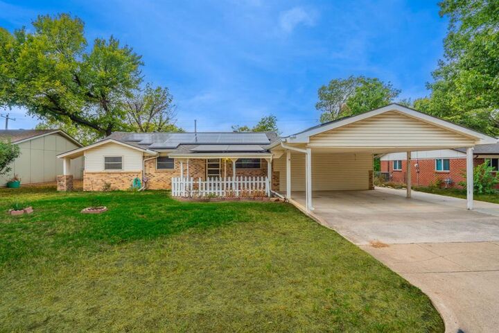 Property Photo:  1105 Belle Street  TX 76022 
