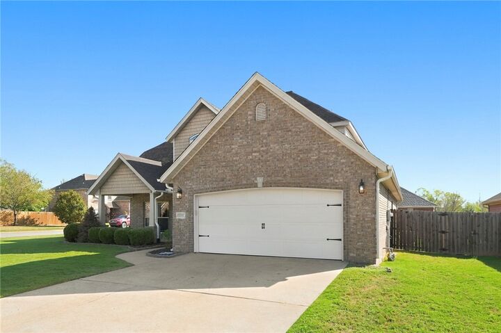 Property Photo: 2215 S 18th Place AR 72758