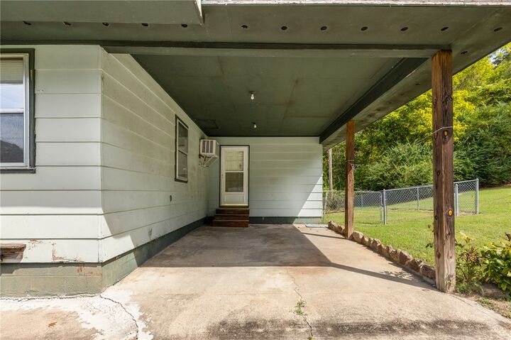 Property Photo:  107 S Oak Street  AR 72641 