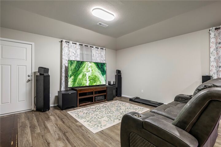 Property Photo:  2525 E Foxbury Street  AR 72761 