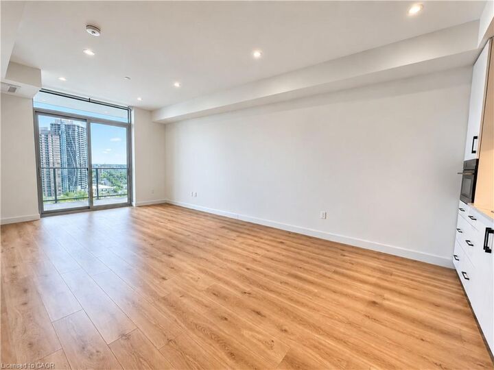 Property Photo: 741 King Street W 1508 ON N2G 0E9