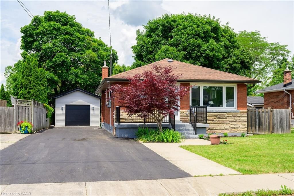 Property Photo:  150 Howard Avenue  ON L9A 2W8 