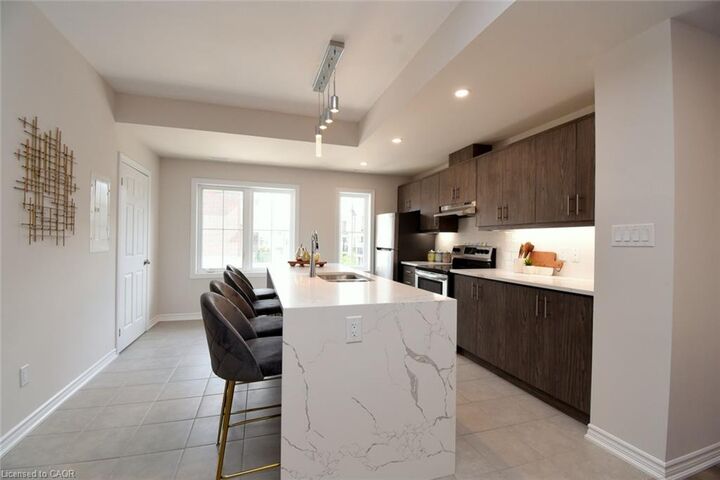 Property Photo:  677 Park Road N 2  ON N3R 0A2 