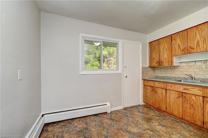 Property Photo:  280 Sydney Street S A6  ON N2G 3V9 