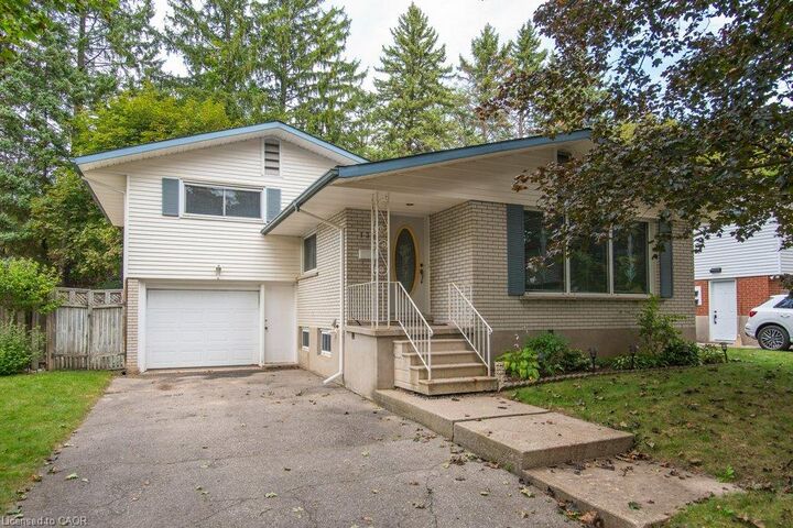 Property Photo:  132 Forest Hill Drive  ON N2M 4G3 