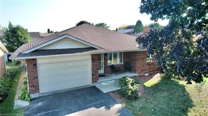 Property Photo:  38 Mann Avenue  ON N3Y 5J2 