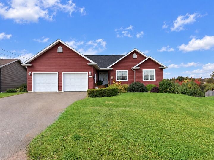 Property Photo: 21 Hillside Meadows Drive PE C0A 1H4