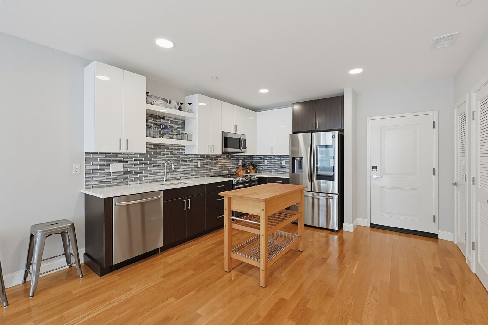 Property Photo:  10 Taber 206  MA 02119 