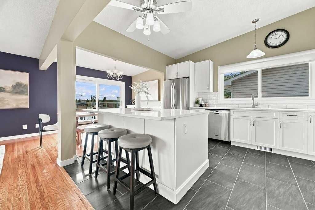 Property Photo:  6051 Dalgetty Drive NW  AB T3A 1J4 