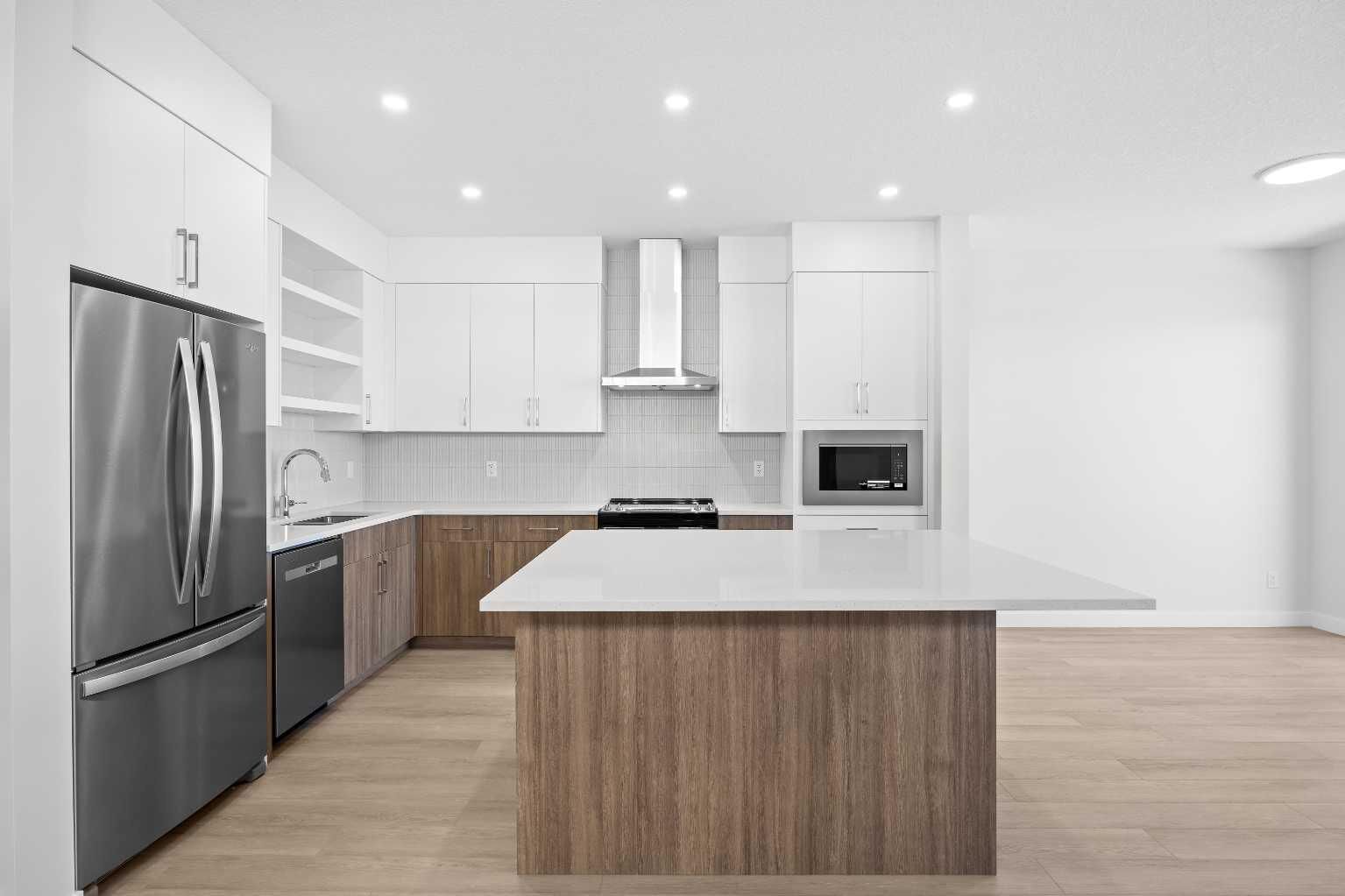 Property Photo:  131 Greenwich Drive NW  AB T3B 6K7 