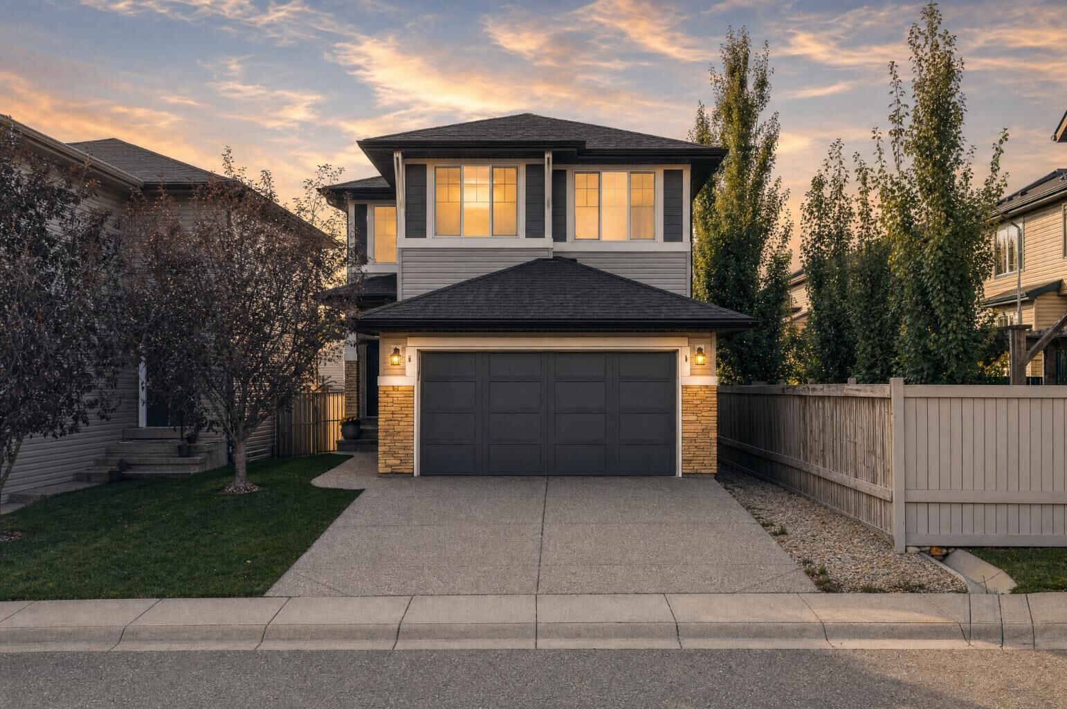 Property Photo:  28 Evansview Manor NW  AB T3P 0J7 