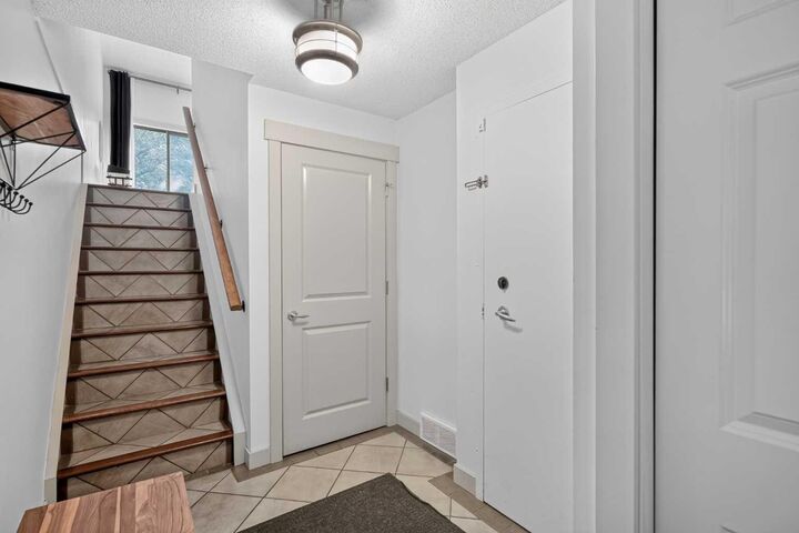 Property Photo:  571 Point McKay Grove NW  AB T3B 5C4 