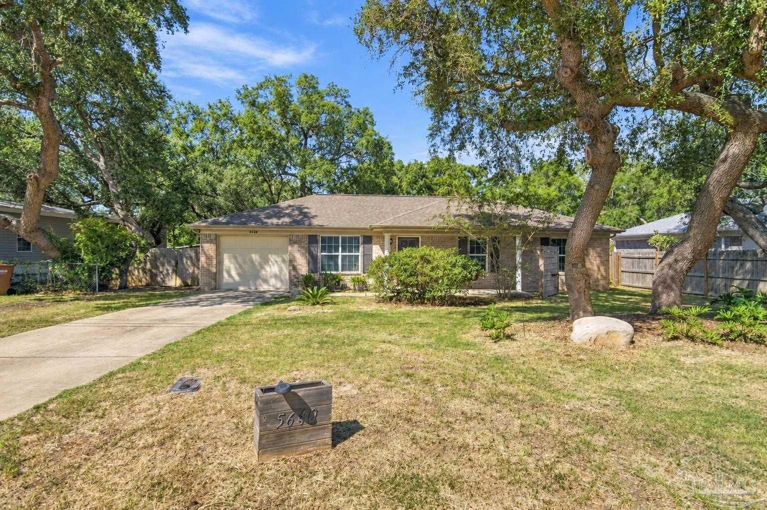 Property Photo:  5640 Government Dr  FL 32563 