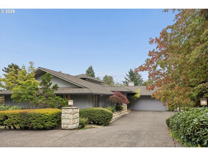 Property Photo: 26 Monticello Dr OR 97035