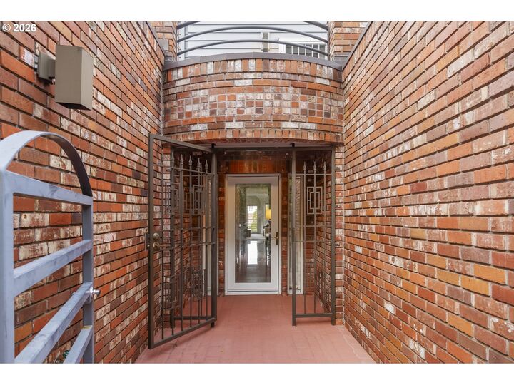 Property Photo:  1941 SW Market Street Dr  OR 97201 