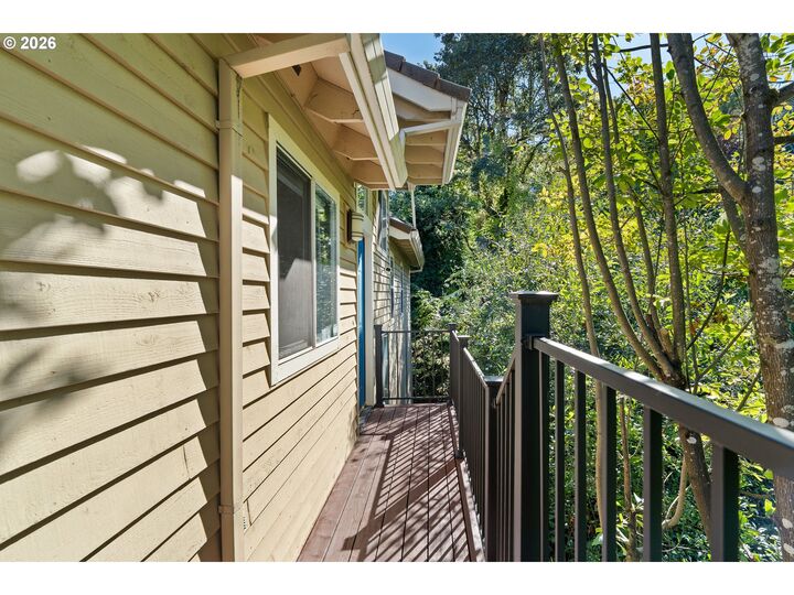 Property Photo:  220 S Texas St  OR 97219 