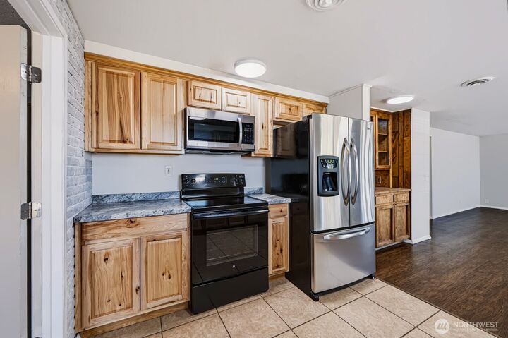Property Photo: 719 W Loop Drive WA 98837