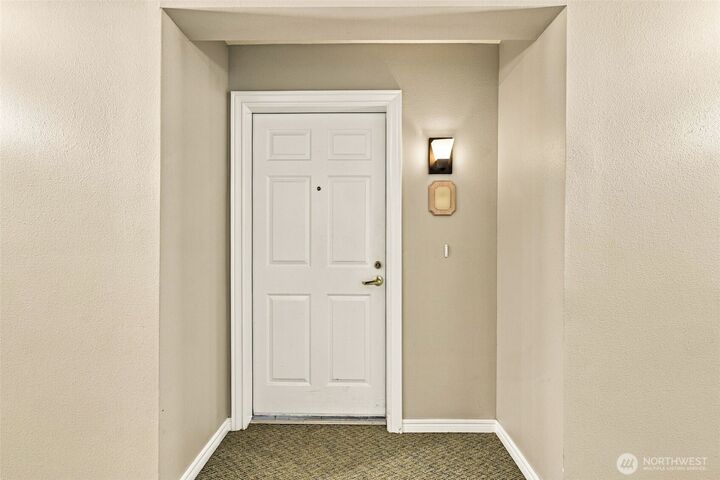 Property Photo:  4133  224th Lane SE 101  WA 98029 