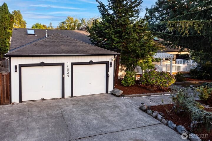Property Photo:  14025 SE 197th Place  WA 98058 