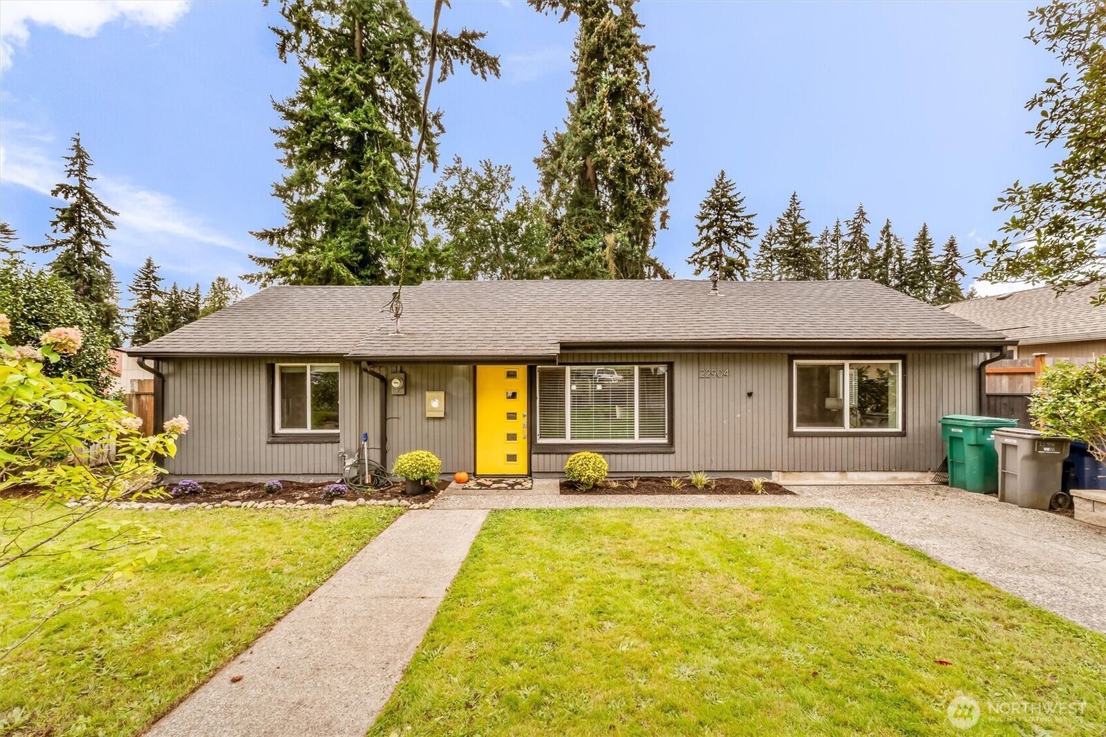 Property Photo: 22904 53rd Avenue W WA 98043