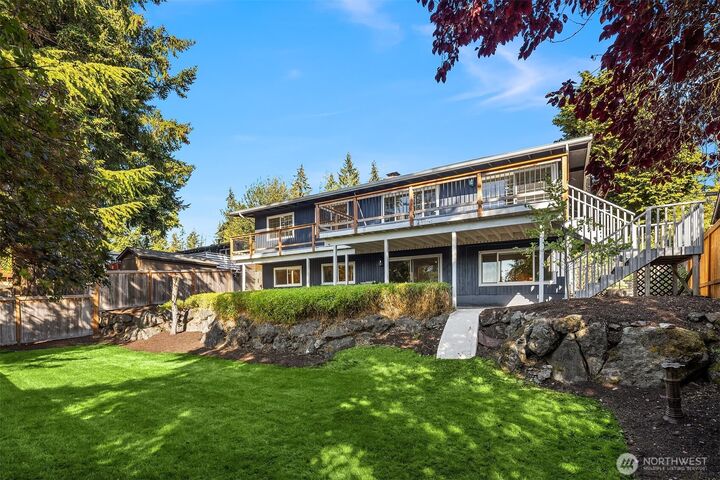 Property Photo:  113  152nd Place SE  WA 98007 