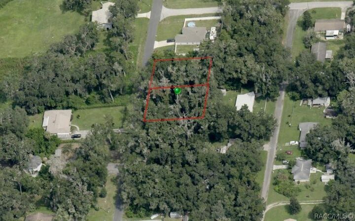 Property Photo: 661 N Woodlake Avenue FL 34453