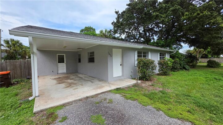 Property Photo: 1630 4th Place FL 32962