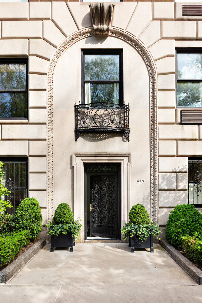 Property Photo: 834 5th Avenue Mais/C NY 10065