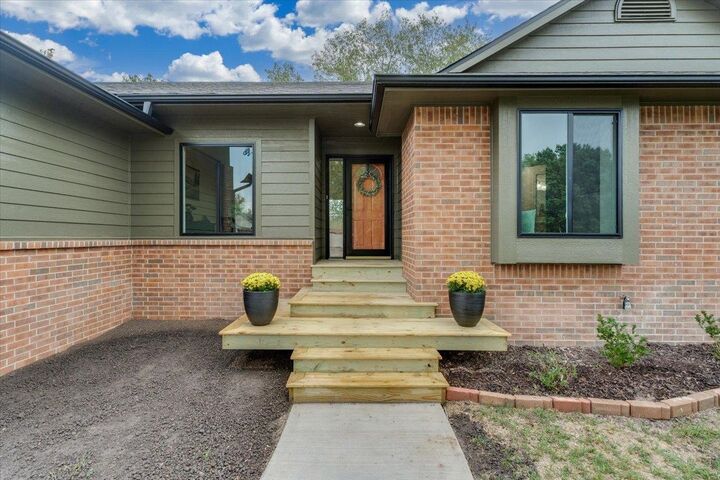 Property Photo: 612 N Ridgehurst Street KS 67230