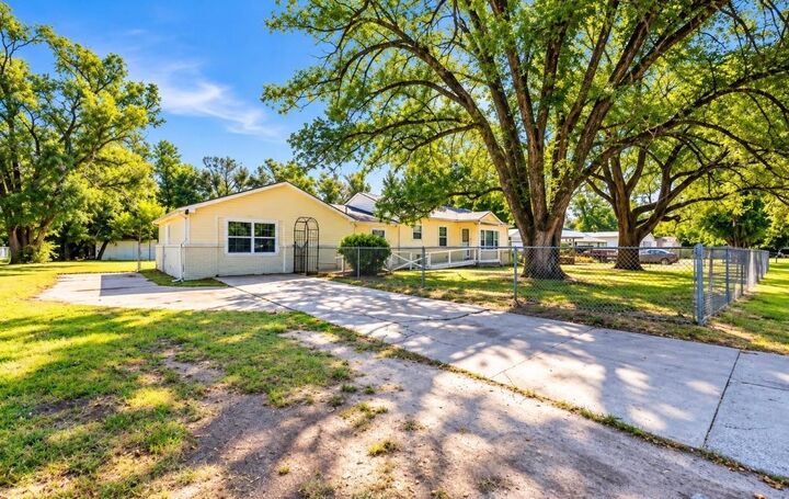 Property Photo:  4204 S Bartlow Dr  KS 67217-4650 