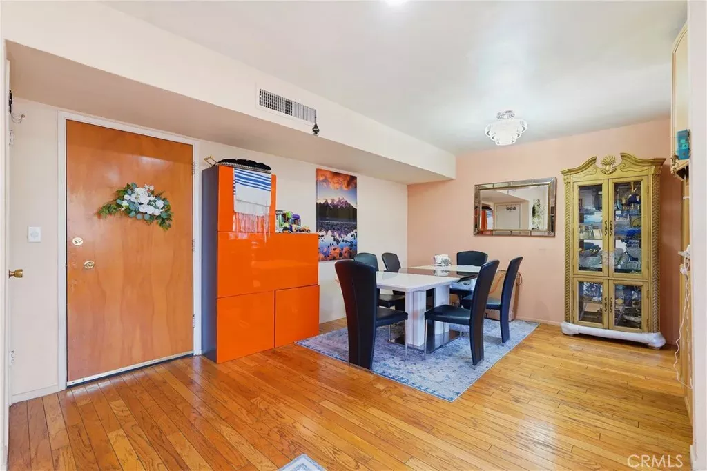 Property Photo:  5429 Newcastle 303  CA 91316 