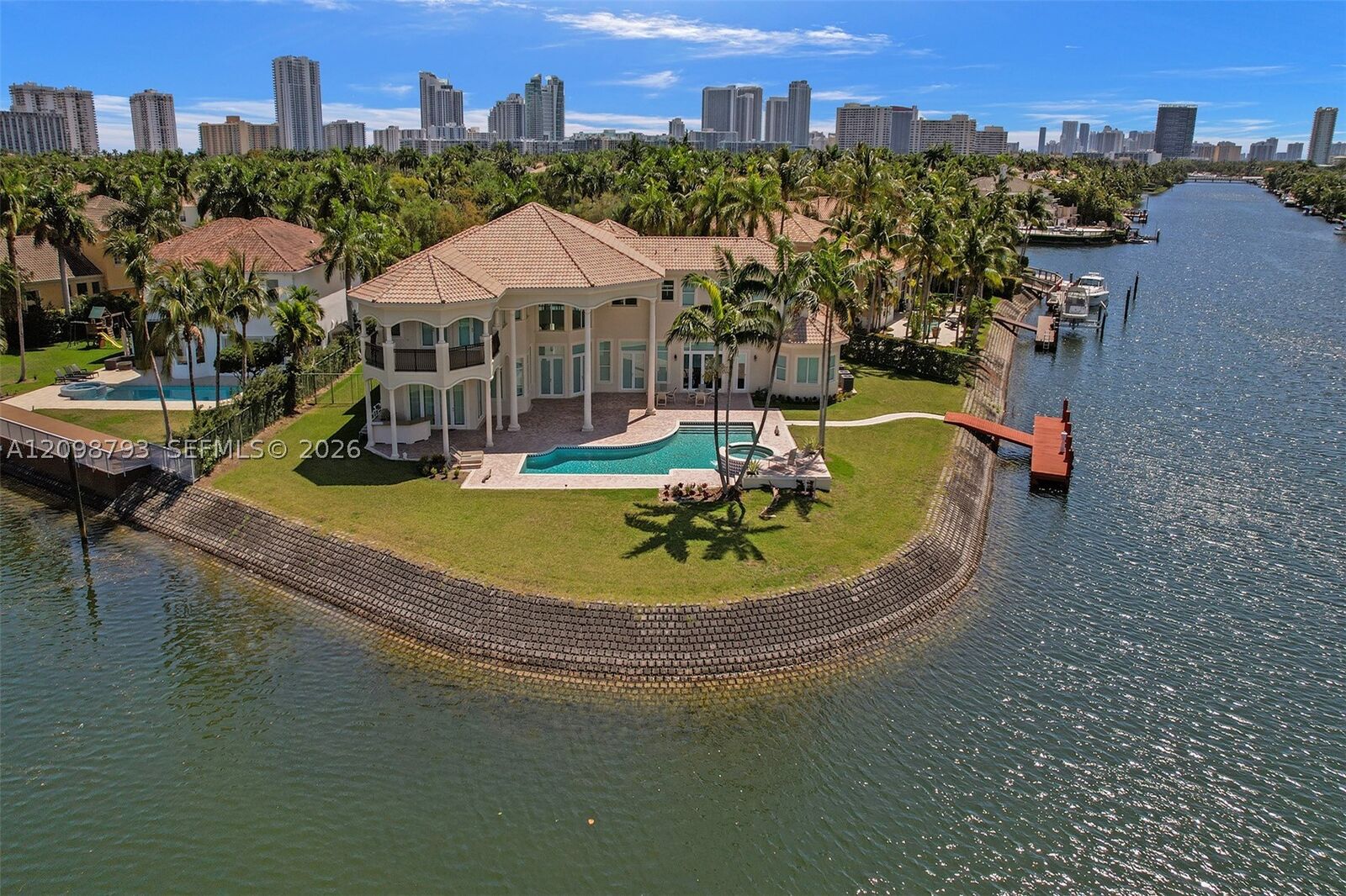 Property Photo:  1130 Harbor Ct  FL 33019 