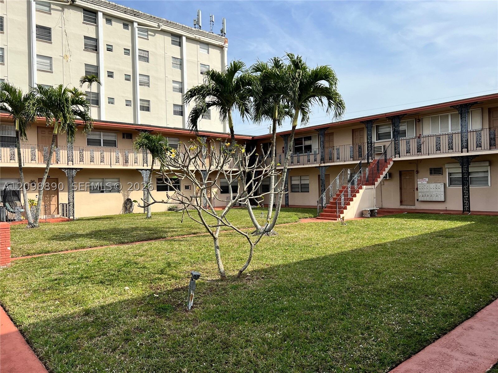 Property Photo: 5300 Hollywood Blvd 10 FL 33021