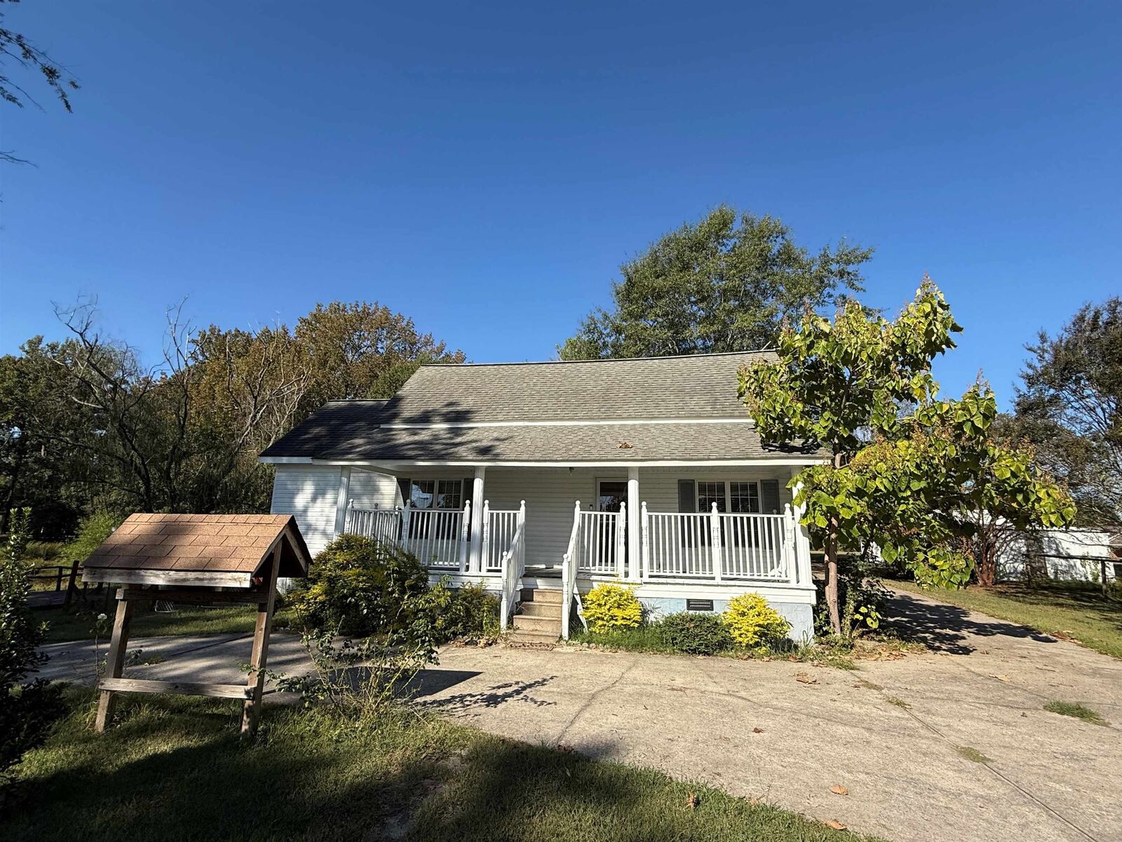Property Photo: 4219 Eva Rd AL 35621