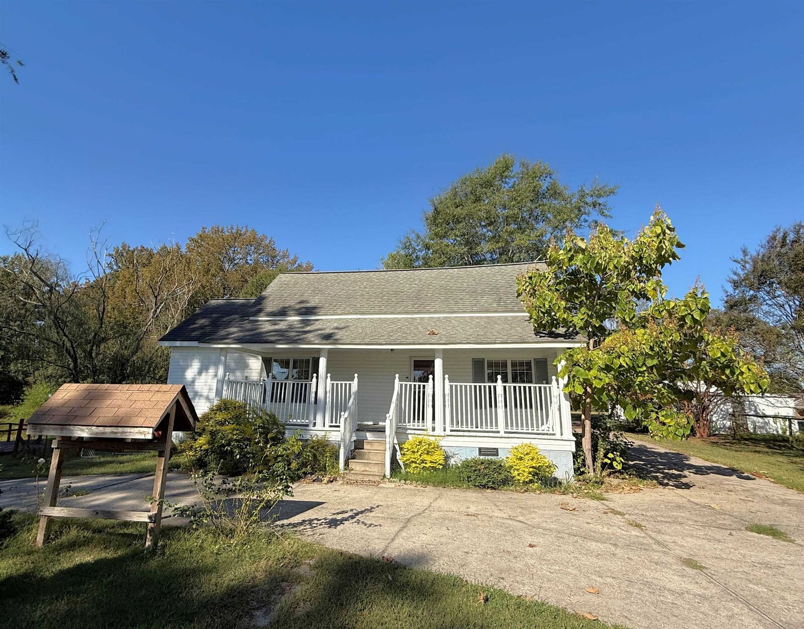 Property Photo:  4219 Eva Rd  AL 35621 
