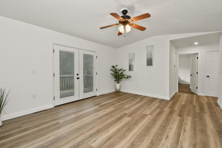 Property Photo: 103 E Horseshoe Drive MO 65714
