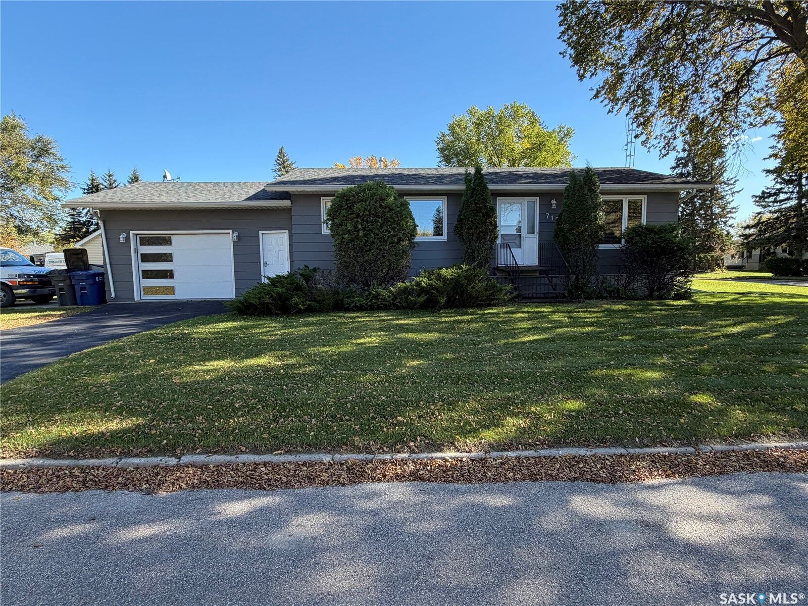 Property Photo:  715 McNaughton Street  SK S0G 3N0 