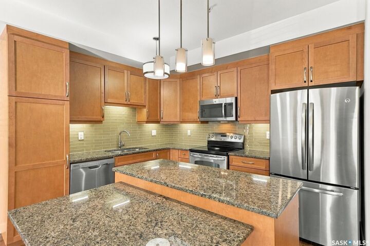 Property Photo:  1035 Moss Avenue 111  SK S7H 2E5 
