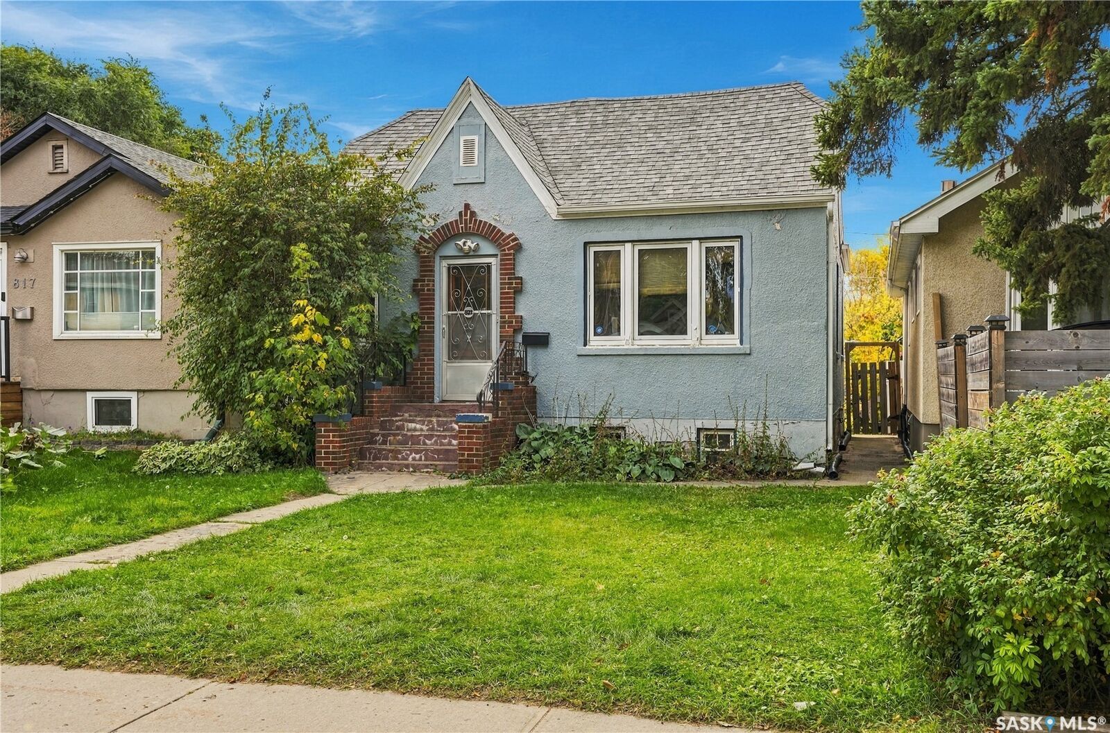 Property Photo:  821 College Avenue  SK S4N 0Y1 