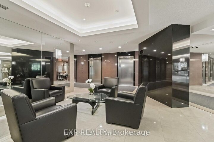 Photo de la propriété:  7250 Yonge Street 206  ON L4J 7X1 