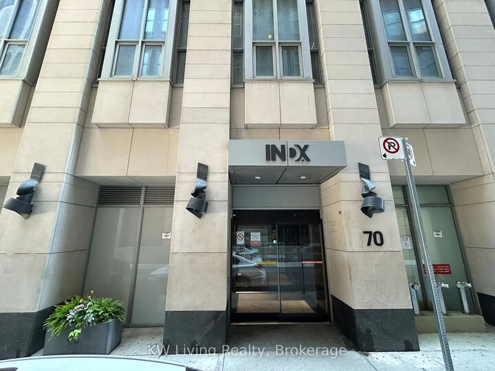 Property Photo:  70 Temperance Street 2708  ON M5H 0B1 
