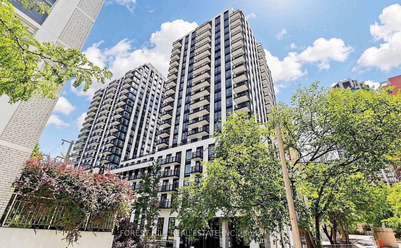 Property Photo: 89 Montclair Avenue 1220 ON M5P 0A9