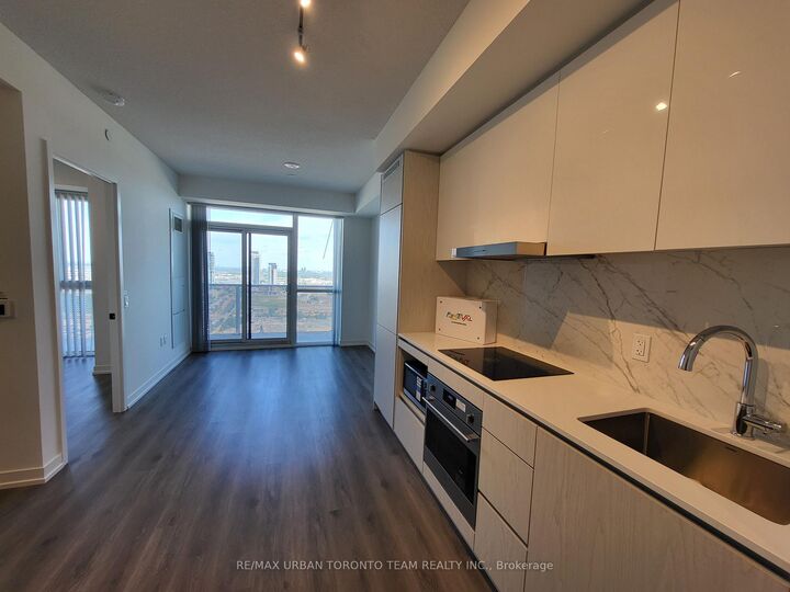 Property Photo:  28 Interchange Way 3308  ON L4K 0P8 